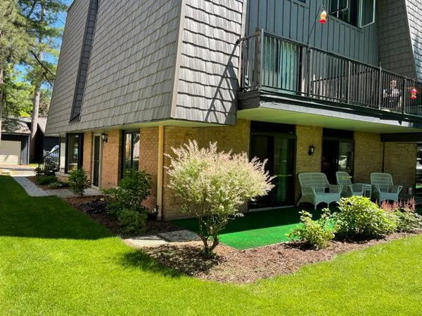 Hotel Berdel - Lake Shore East Condos (newer photo)